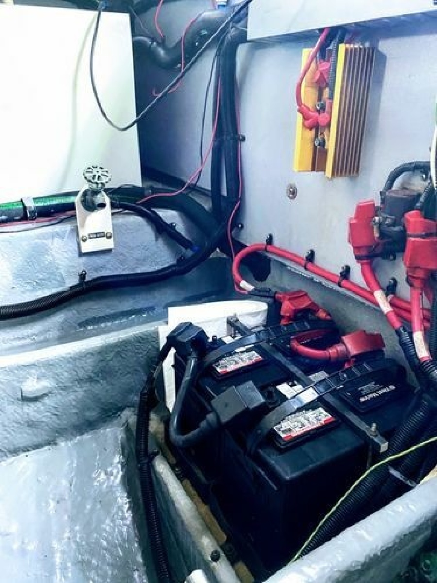 1999 Sea Ray 370 Express