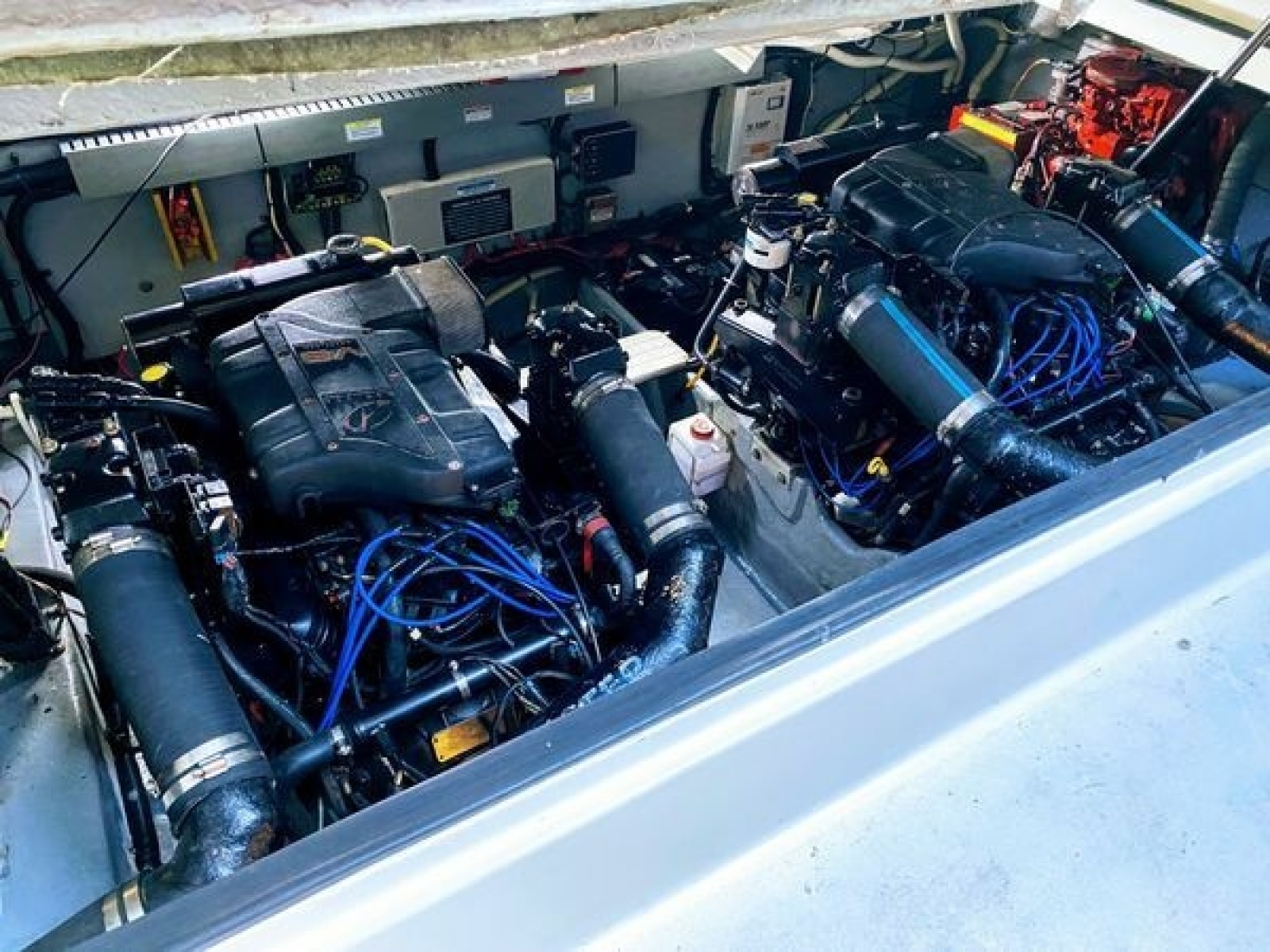 1999 Sea Ray 370 Express