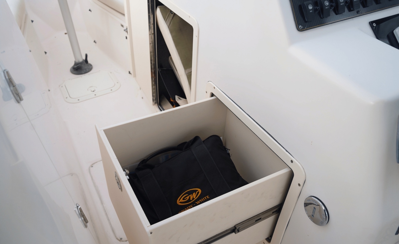 27ft Grady White Yacht For Sale