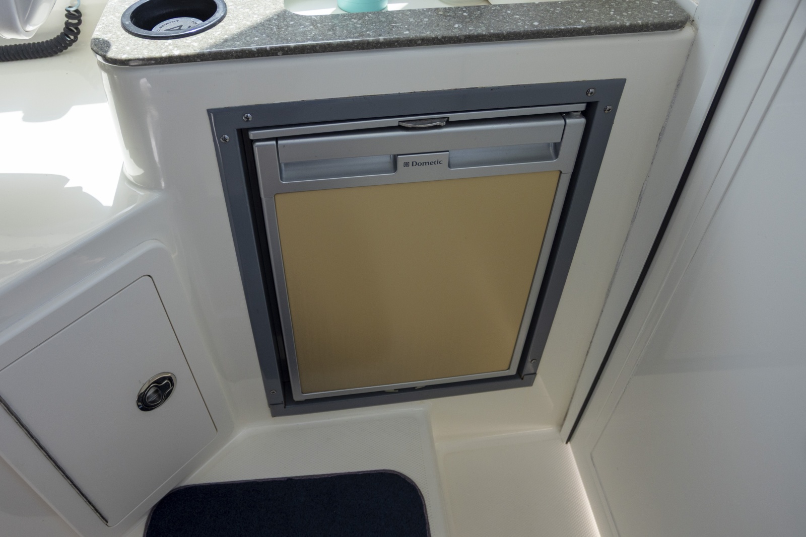 2014 Boston Whaler 315 Conquest