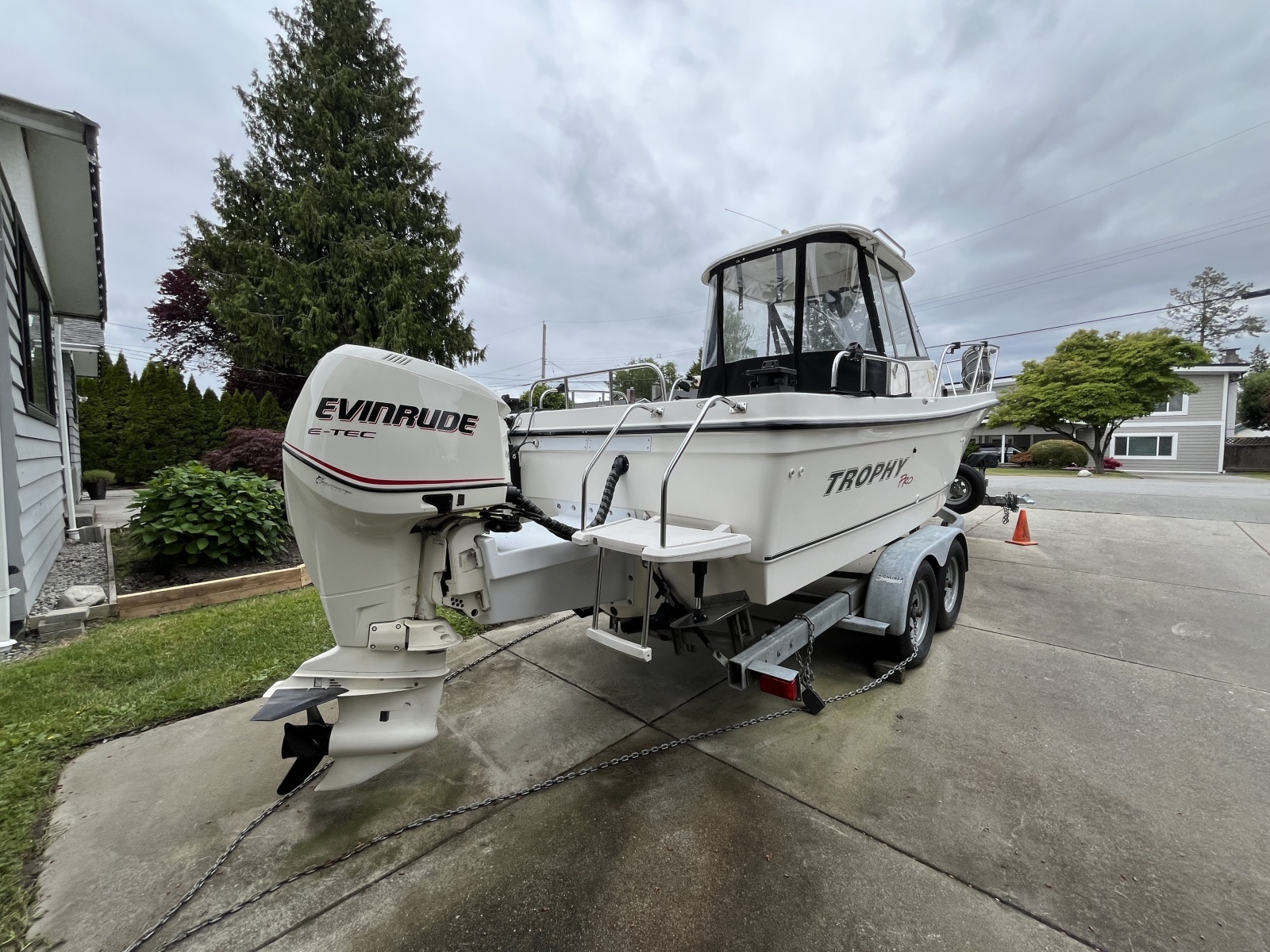 2005 Bayliner Trophy 2052 Walkaround