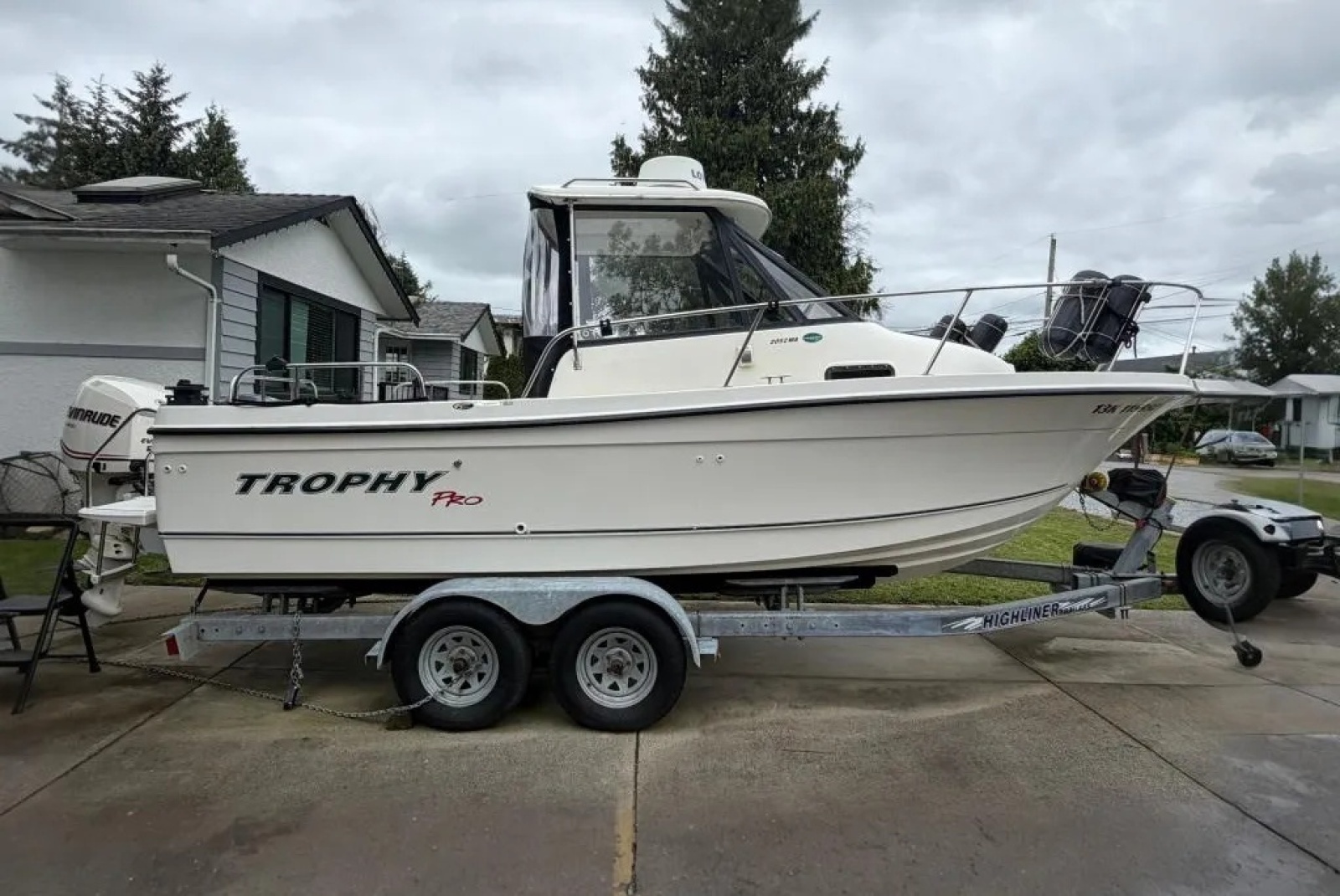 2005 Bayliner Trophy 2052 Walkaround