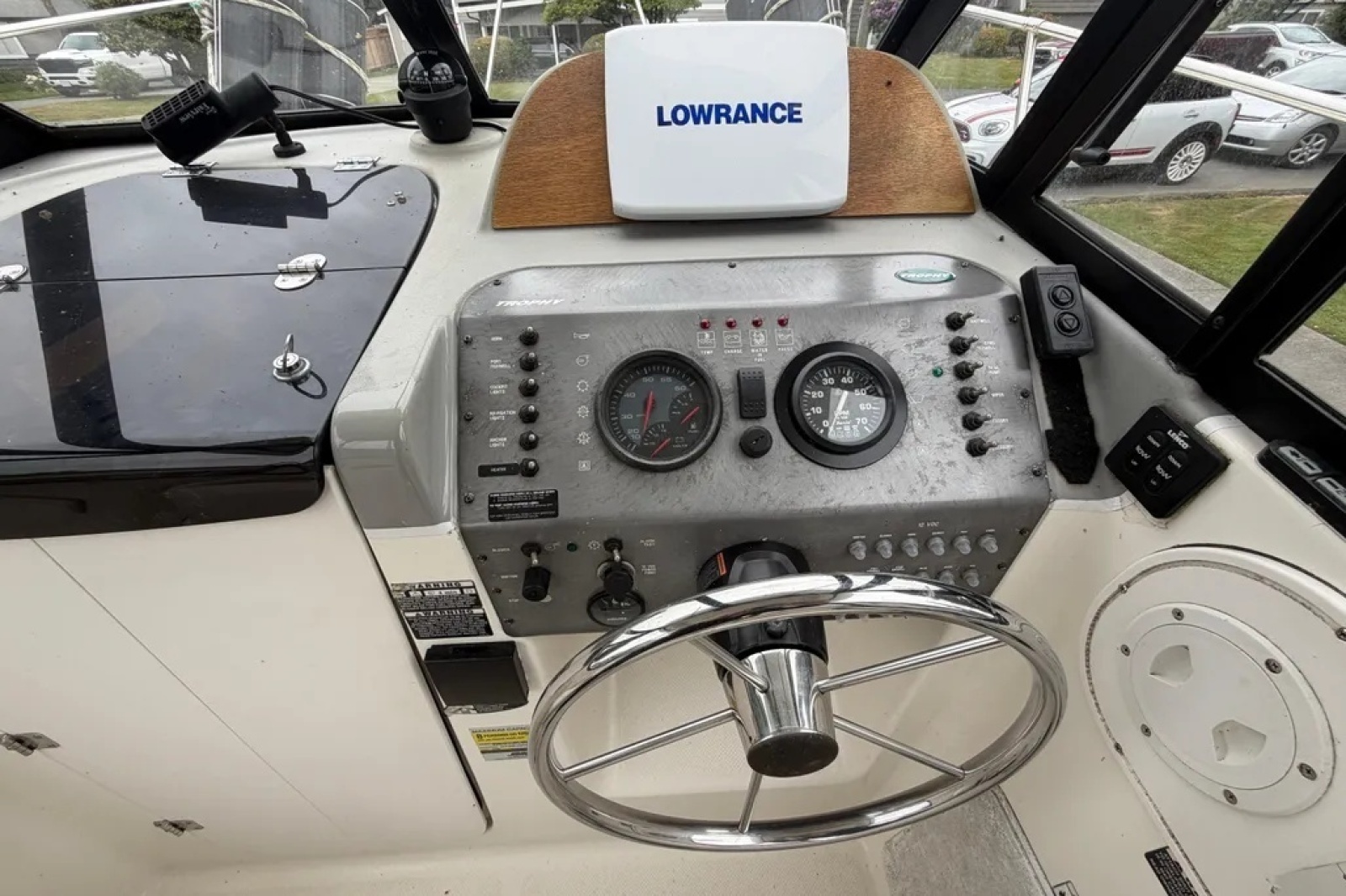 2005 Bayliner Trophy 2052 Walkaround