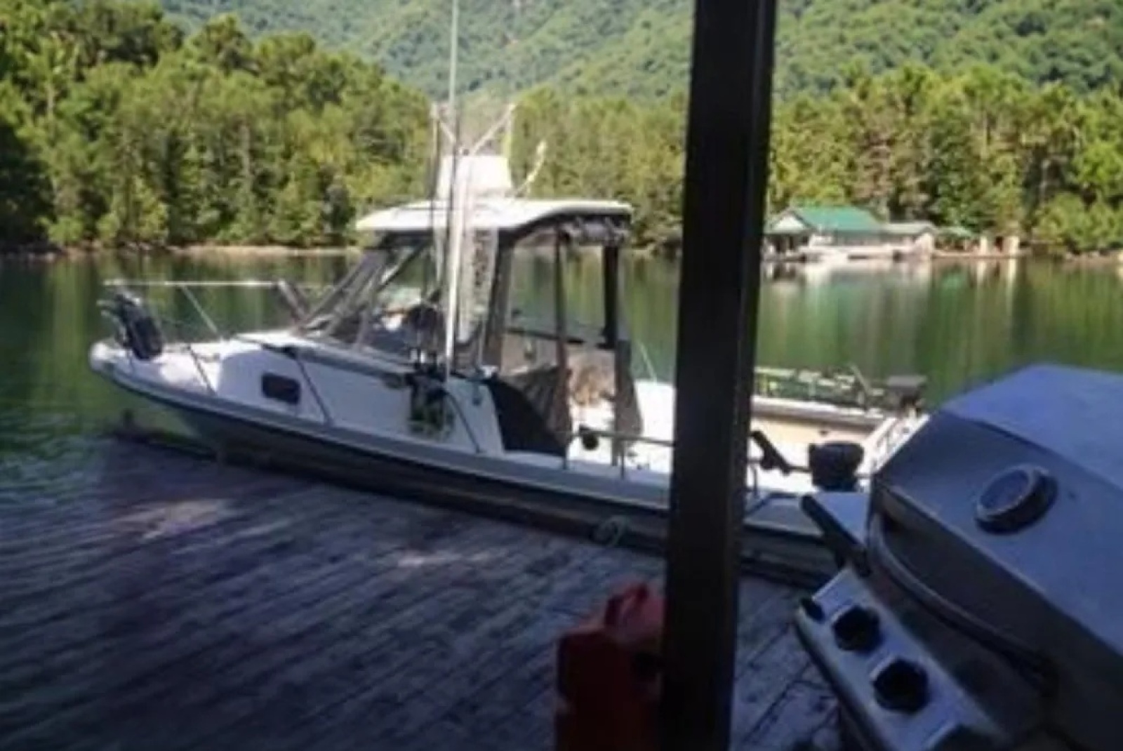 2005 Bayliner Trophy 2052 Walkaround