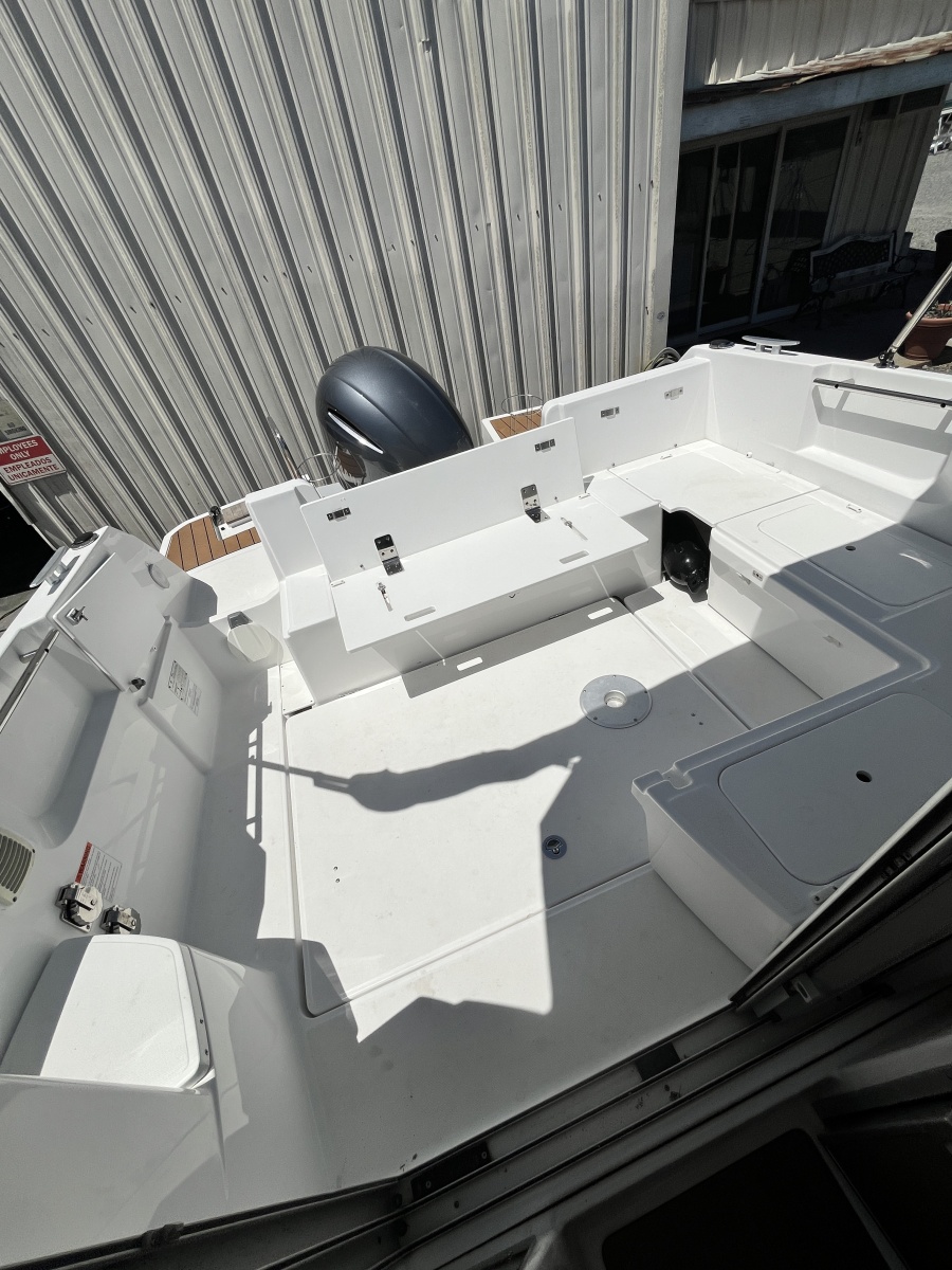 27' 2022 Jeanneau NC 795 Series 2