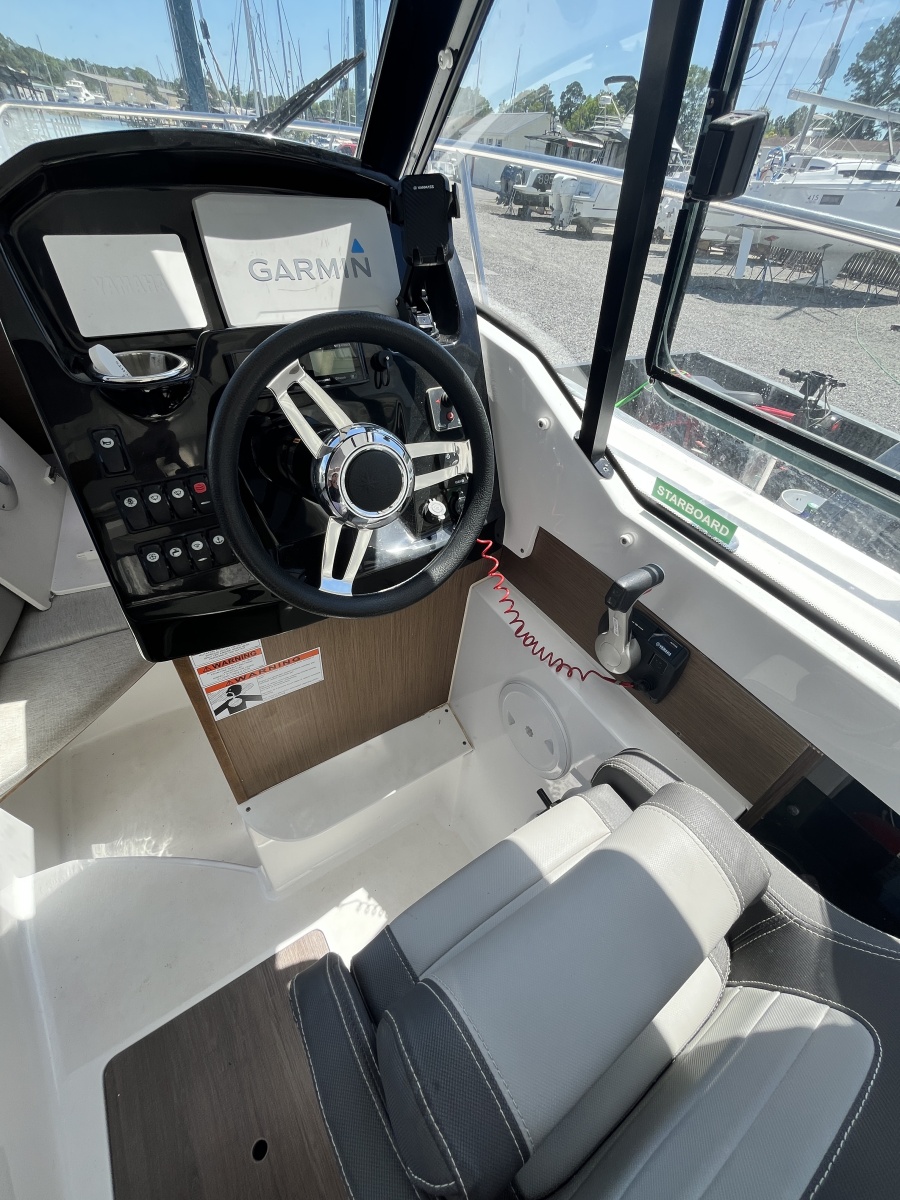 27' 2022 Jeanneau NC 795 Series 2
