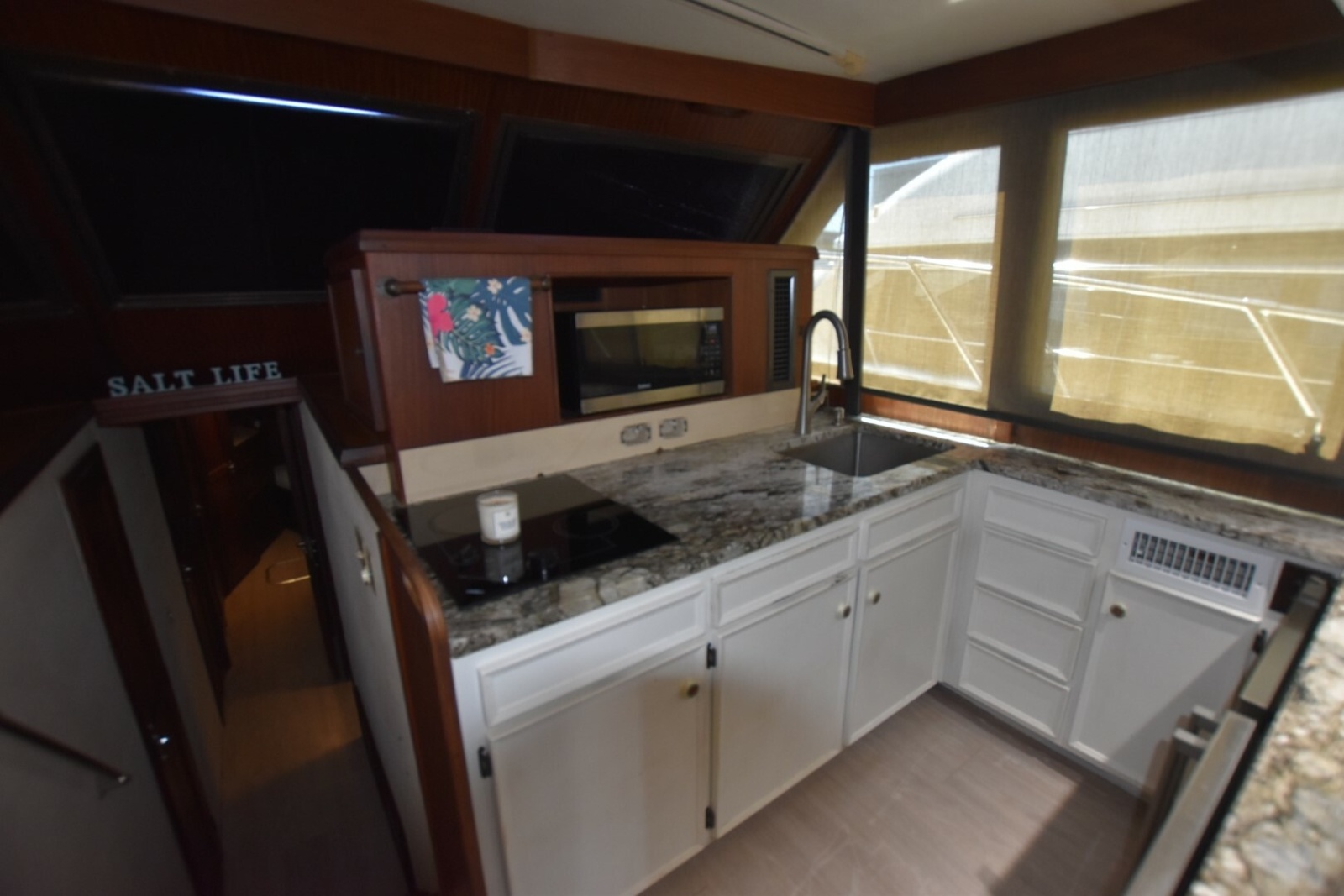 1983 Hatteras High Performance Convertible