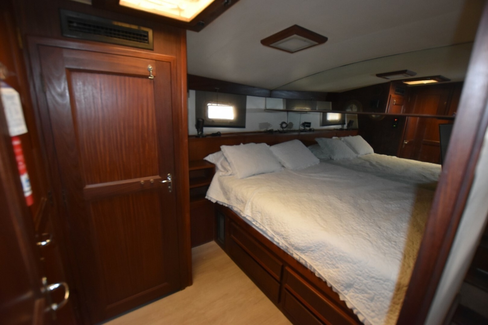 1983 Hatteras High Performance Convertible