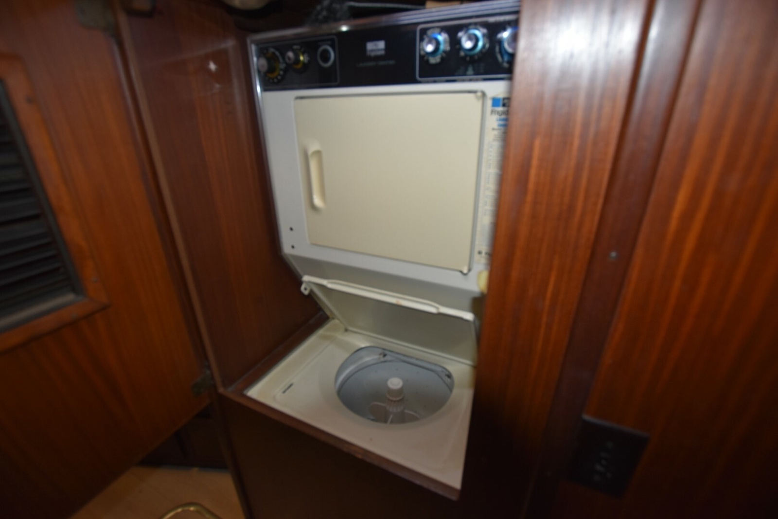 1983 Hatteras High Performance Convertible