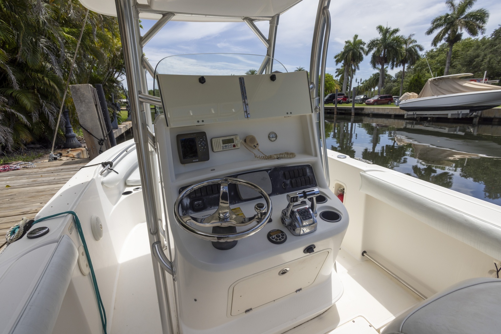 2007 Boston Whaler 270 OUTRAGE