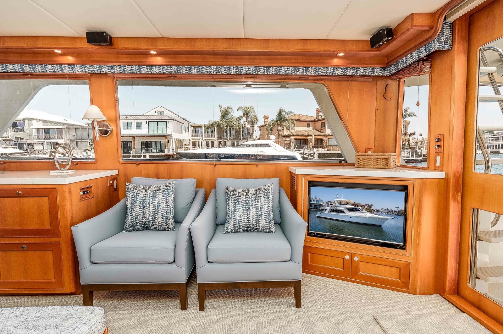 2005 Offshore Yachts Pilothouse