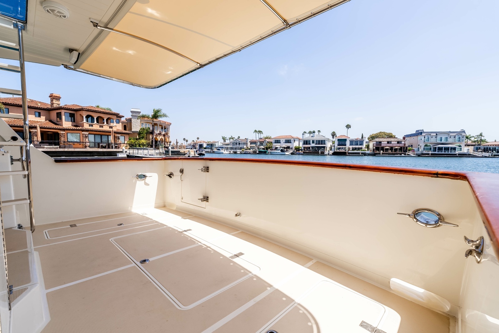2005 Offshore Yachts Pilothouse