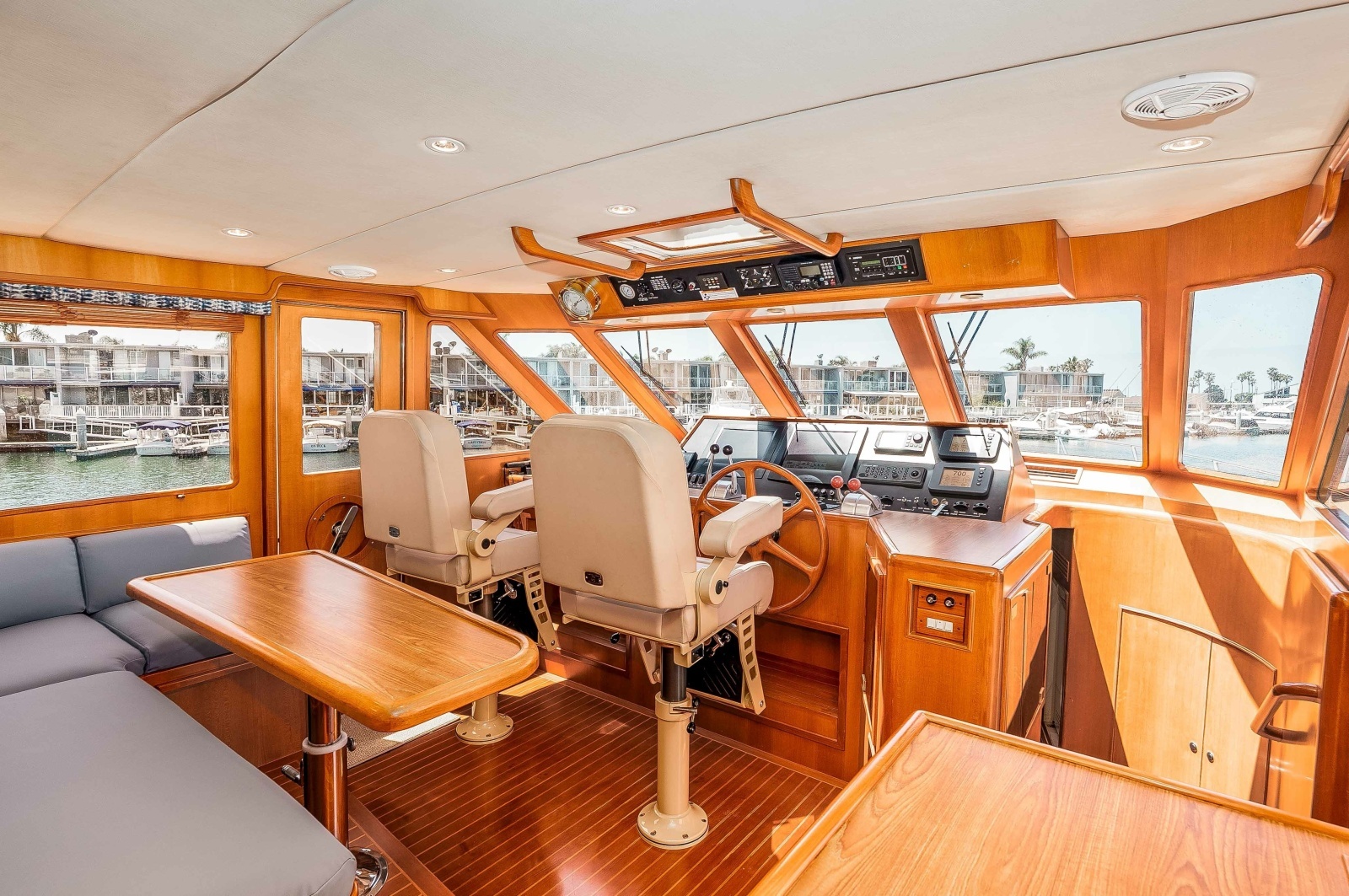 2005 Offshore Yachts Pilothouse