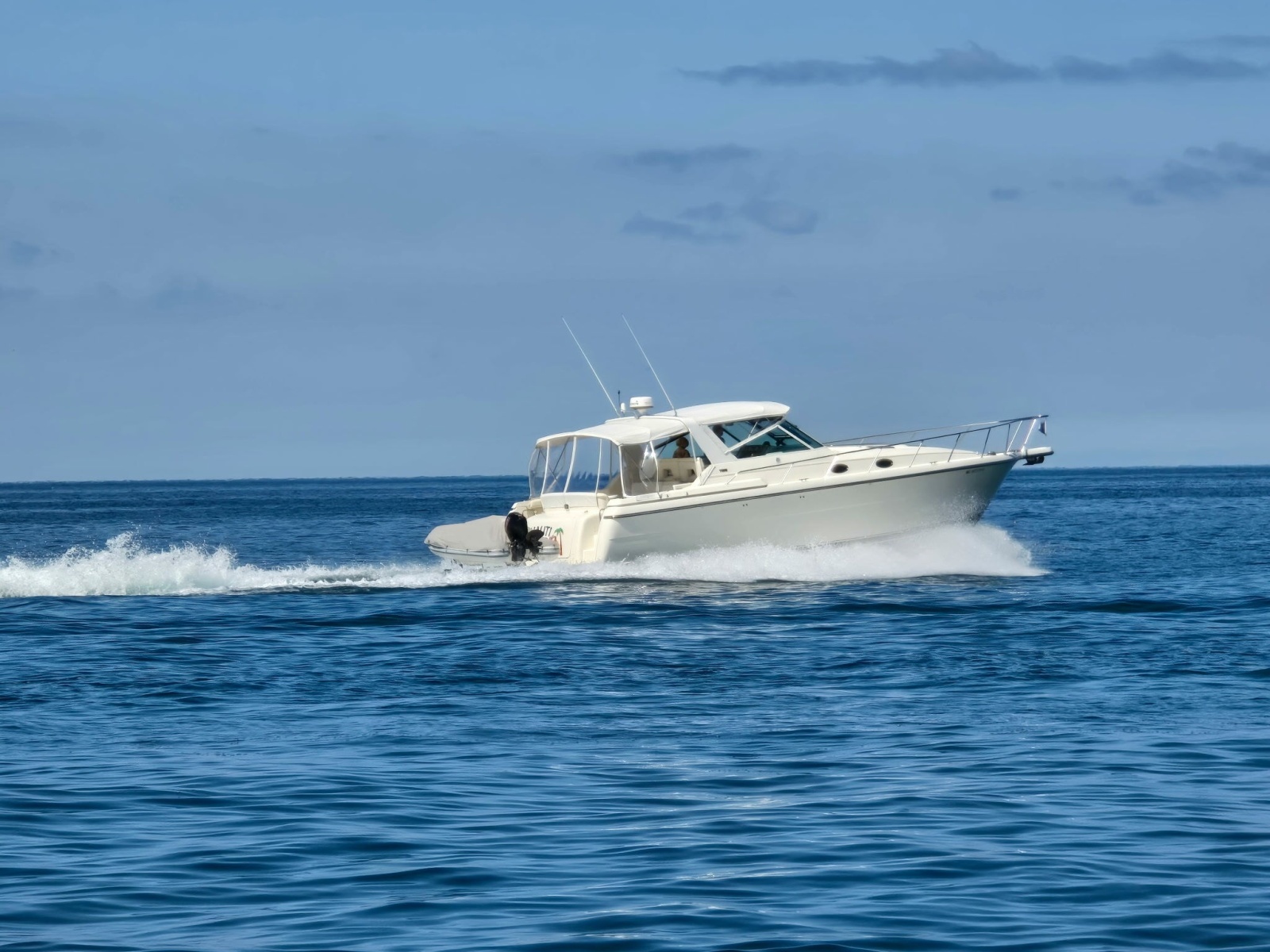 1995 Tiara Yachts 4000 Express
