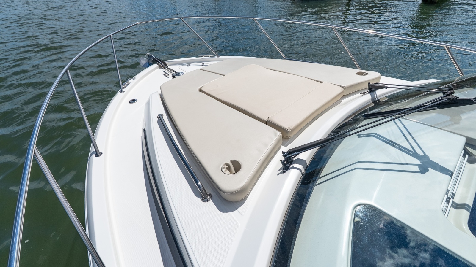 2020 Boston Whaler 325 Conquest