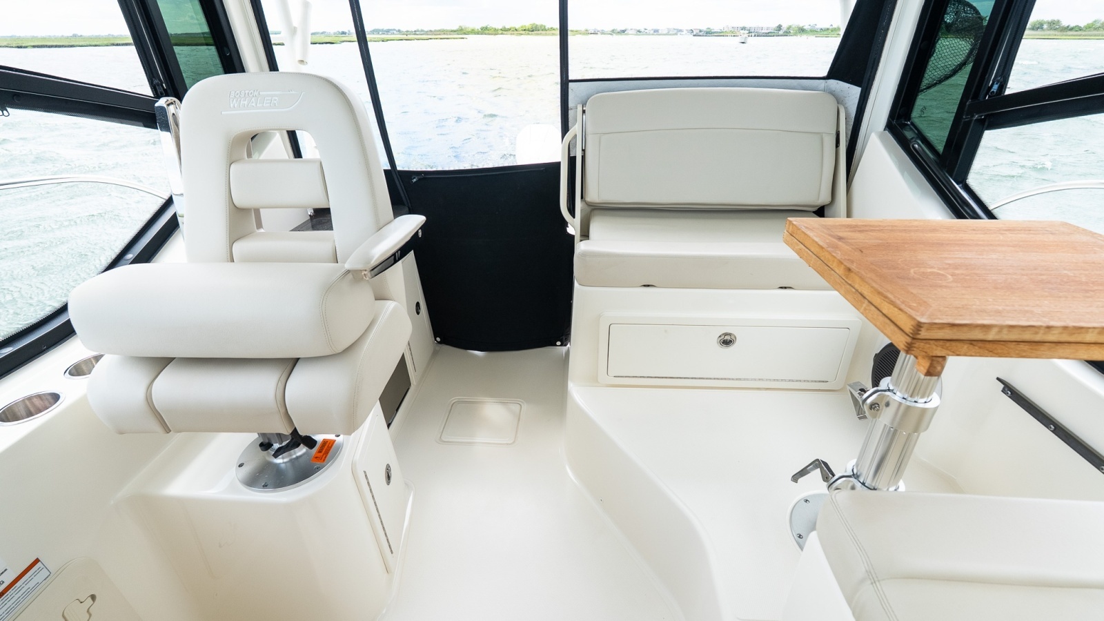 2020 Boston Whaler 325 Conquest