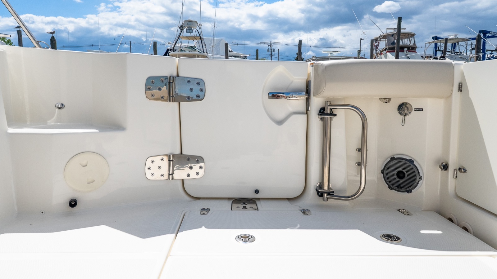 2020 Boston Whaler 325 Conquest
