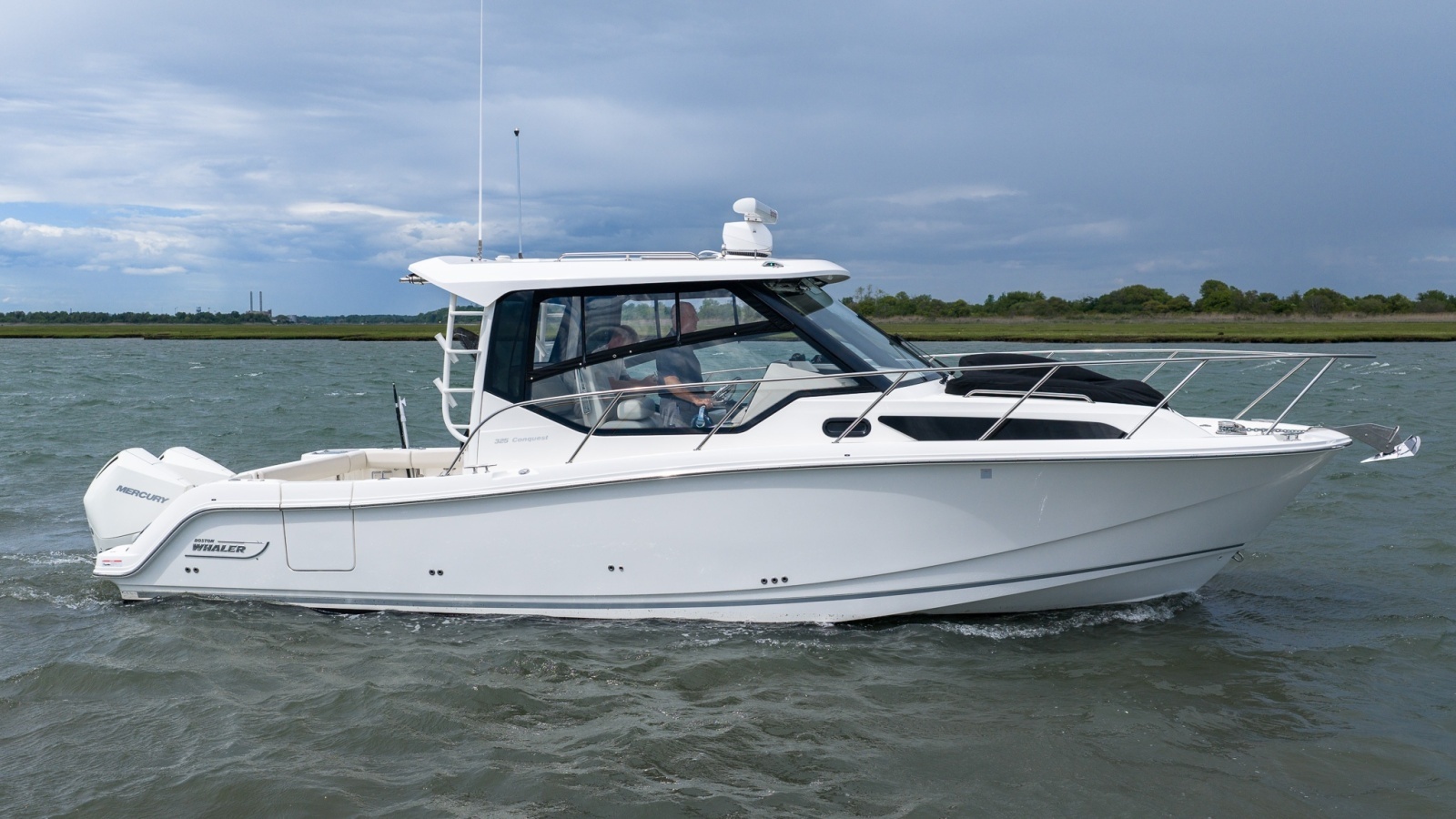 2020 Boston Whaler 325 Conquest