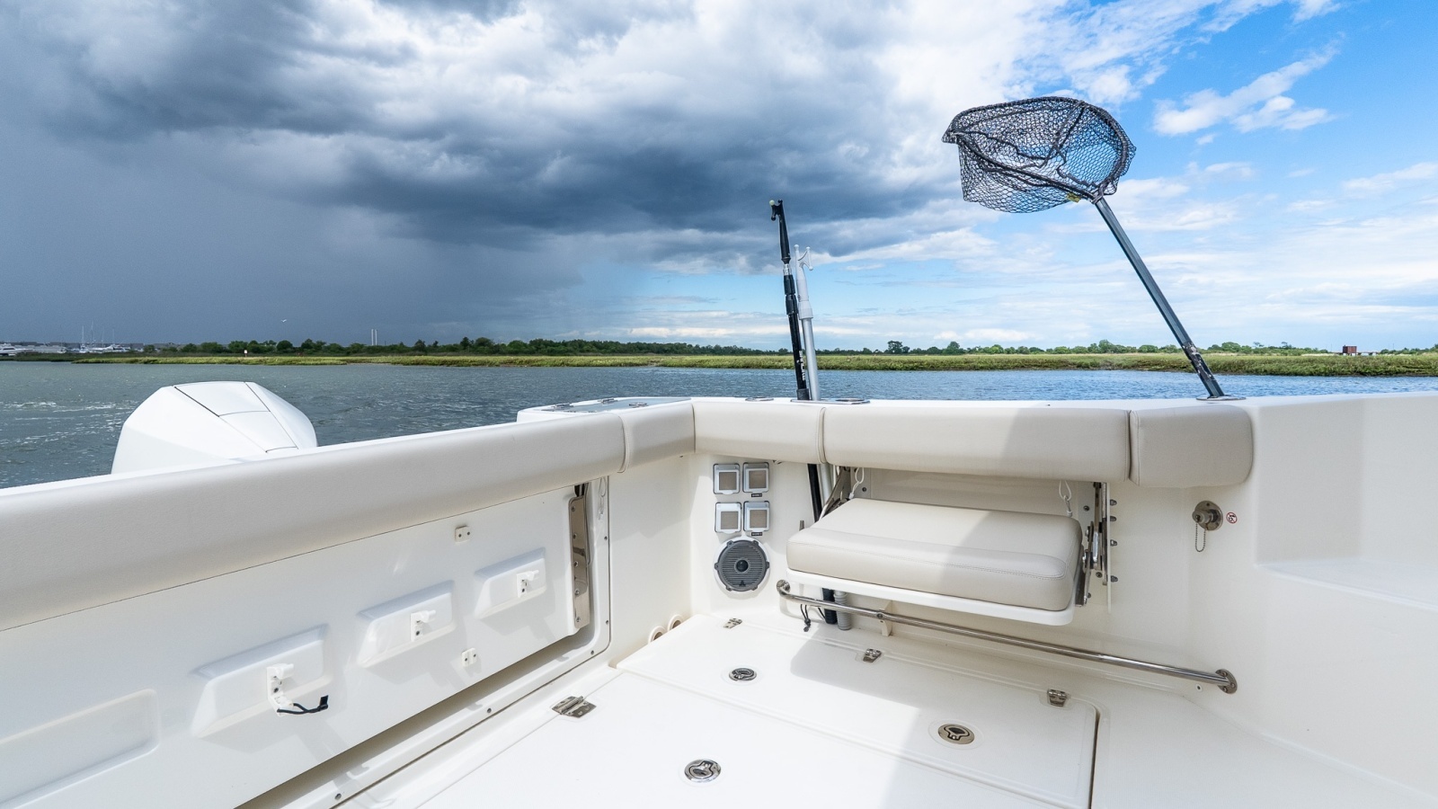 2020 Boston Whaler 325 Conquest