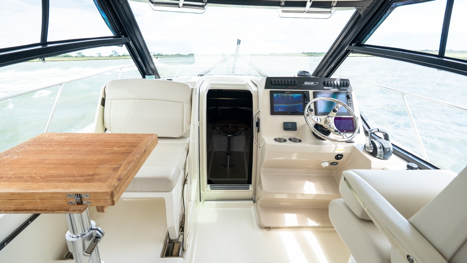 2020 Boston Whaler 325 Conquest
