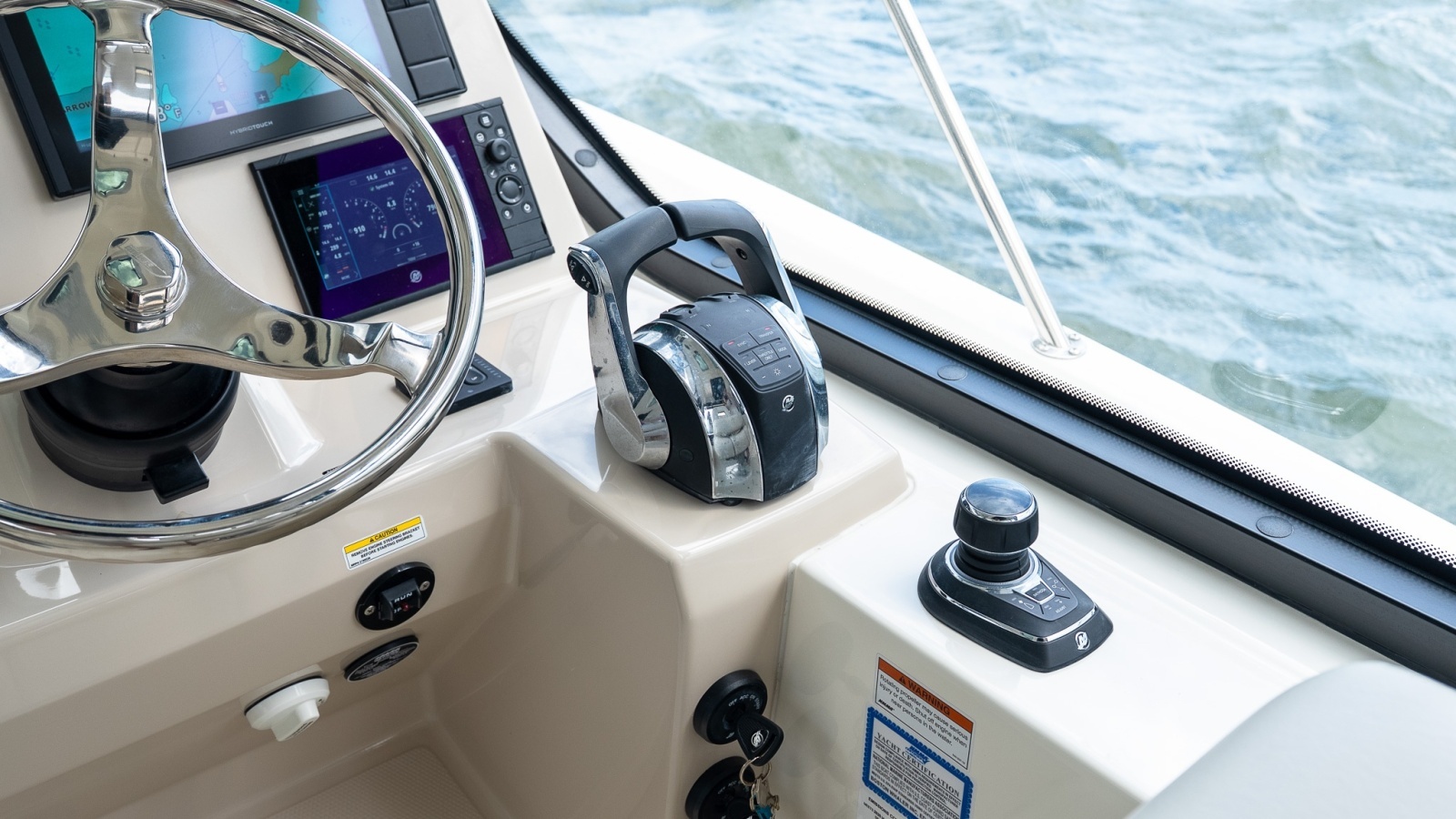 2020 Boston Whaler 325 Conquest