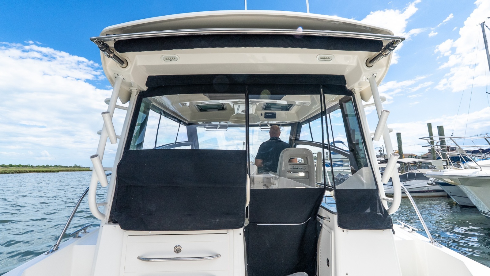 2020 Boston Whaler 325 Conquest
