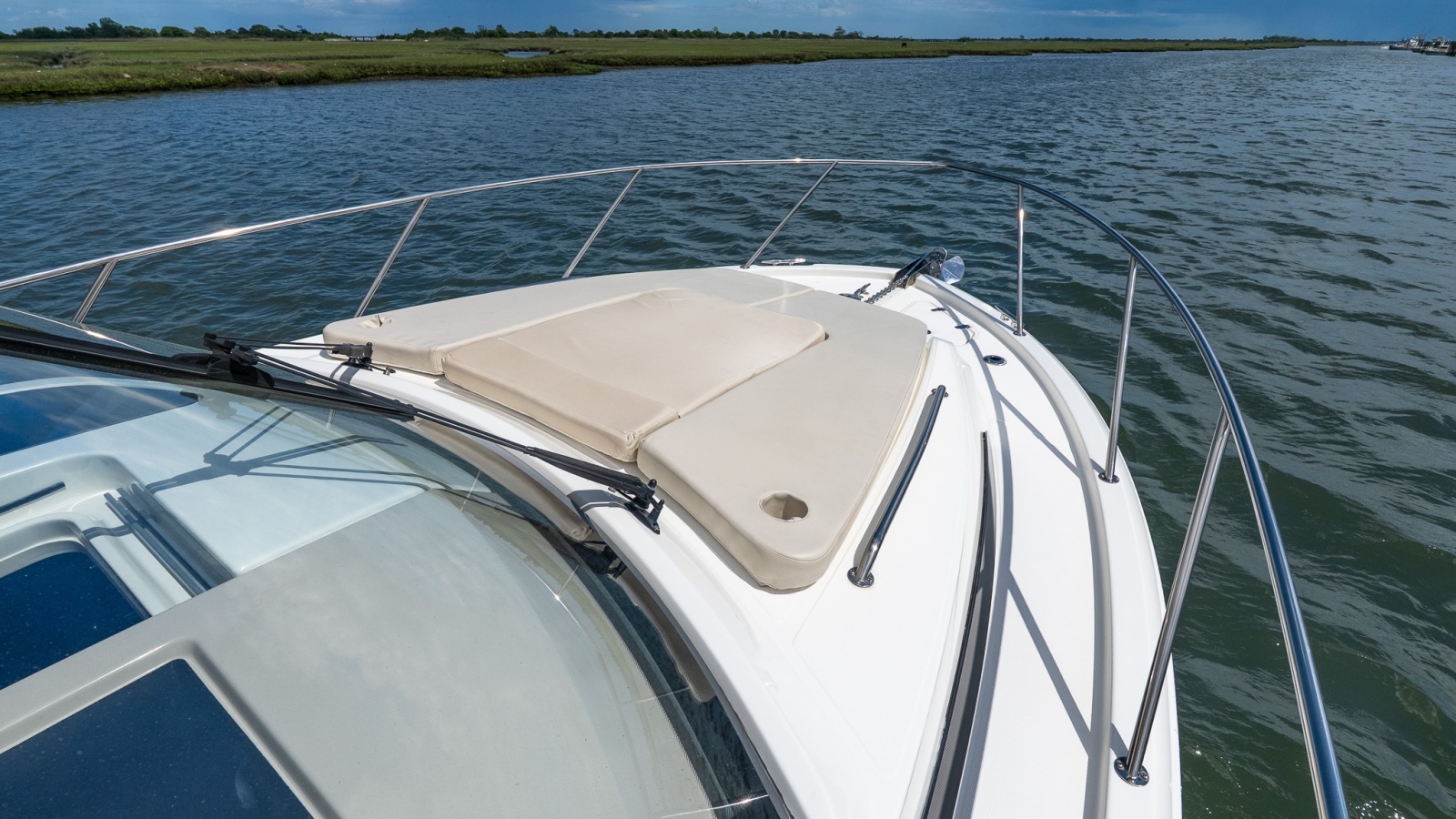 2020 Boston Whaler 325 Conquest