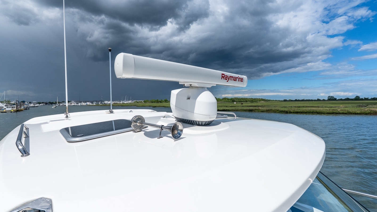 2020 Boston Whaler 325 Conquest