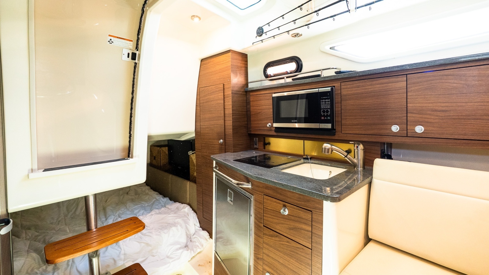 2020 Boston Whaler 325 Conquest
