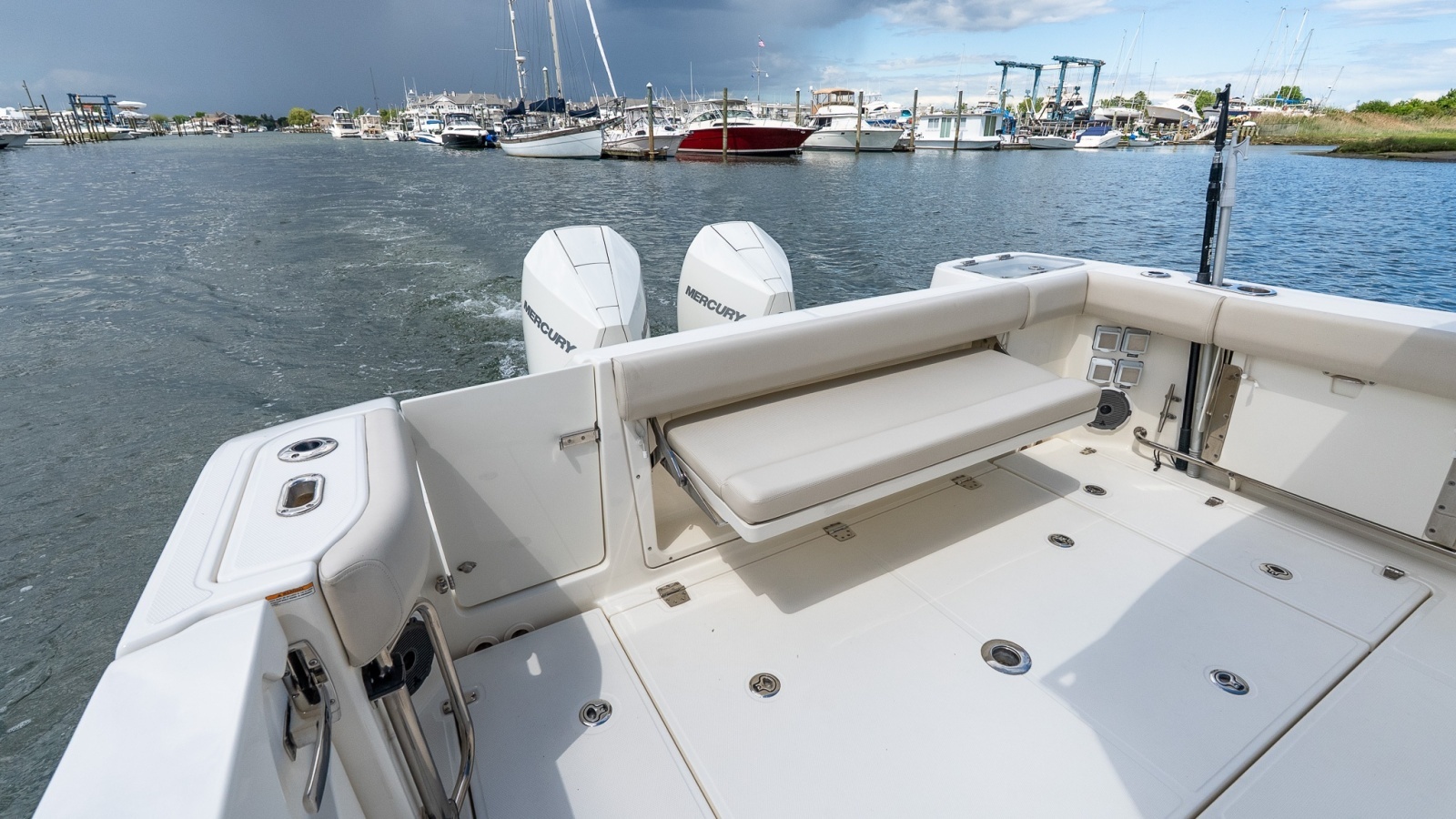 2020 Boston Whaler 325 Conquest