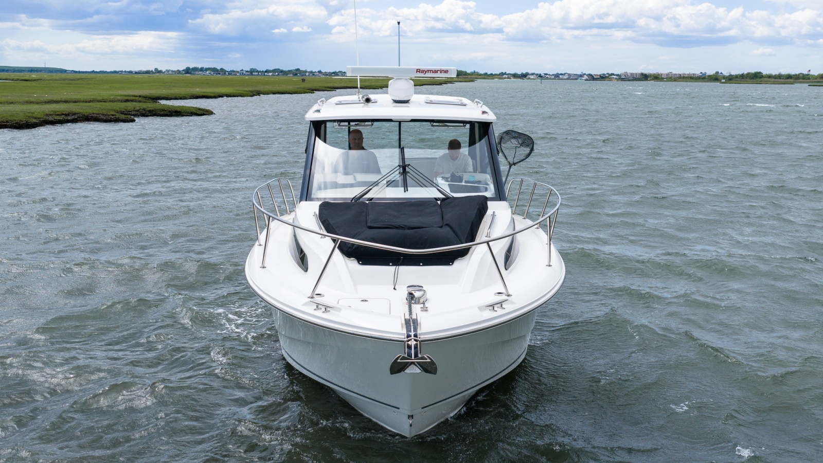 2020 Boston Whaler 325 Conquest