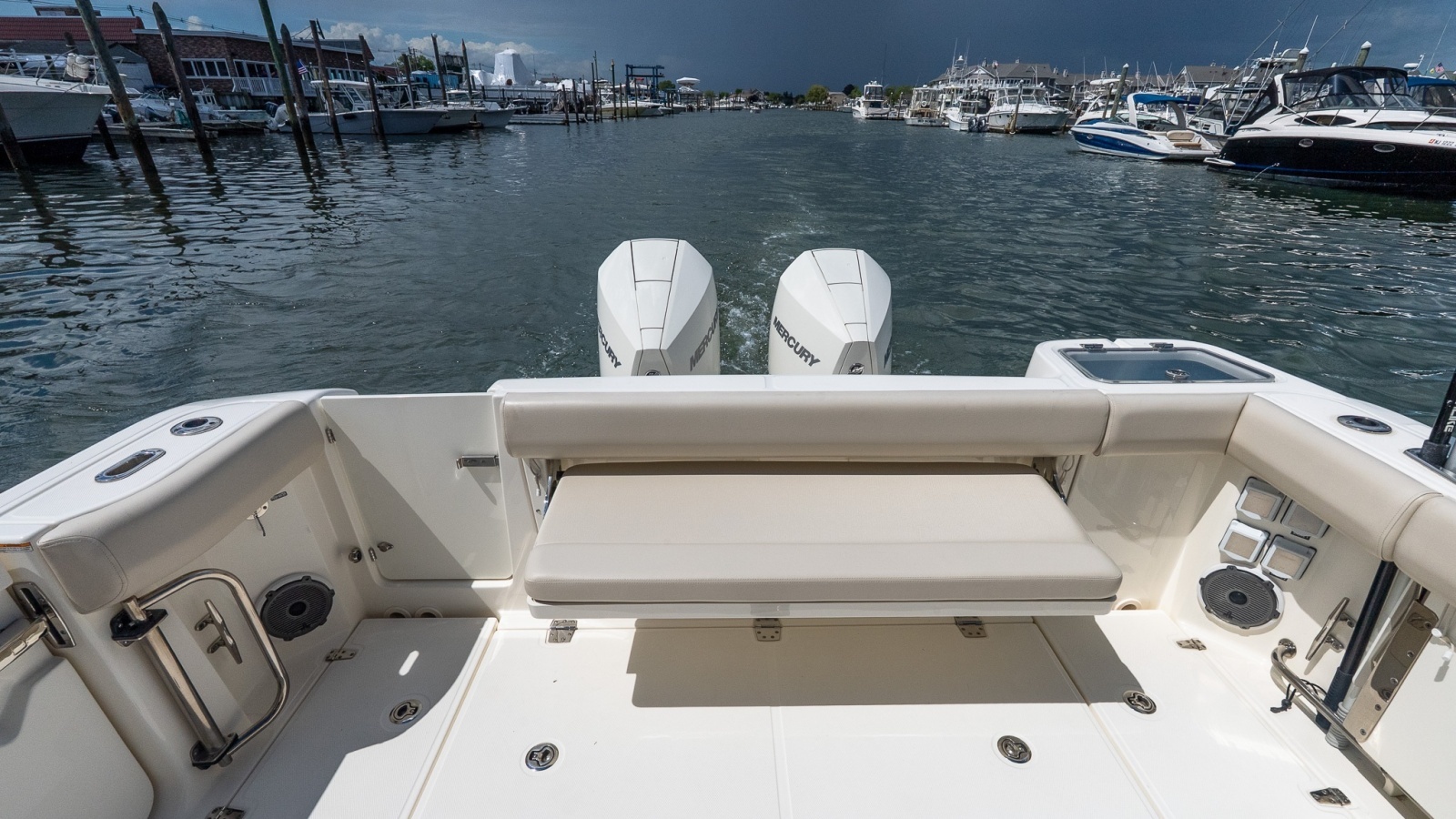 2020 Boston Whaler 325 Conquest