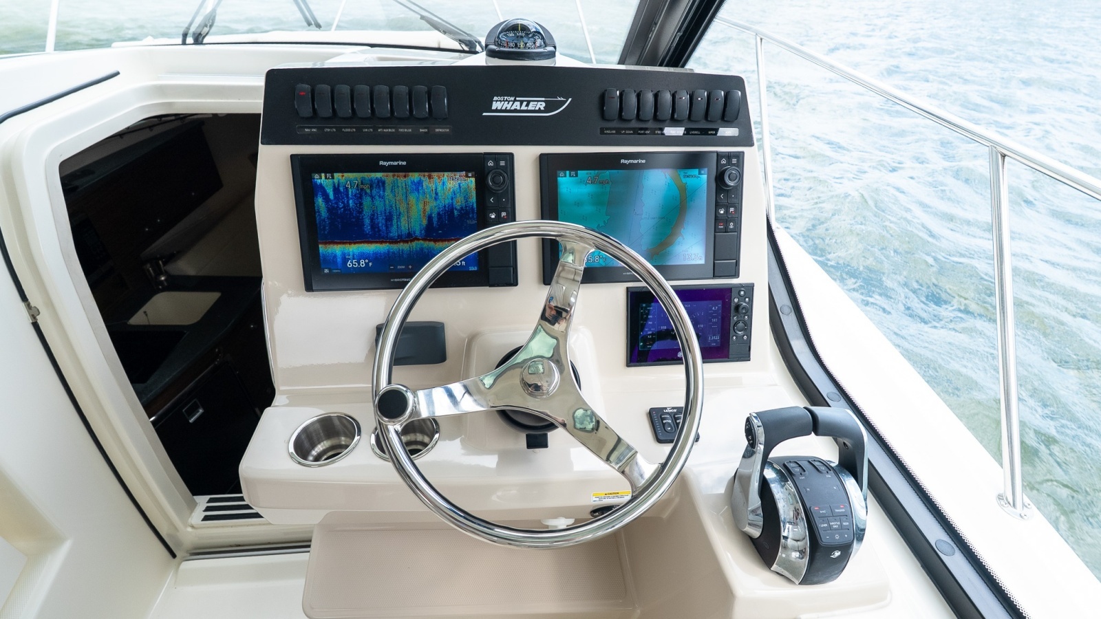2020 Boston Whaler 325 Conquest