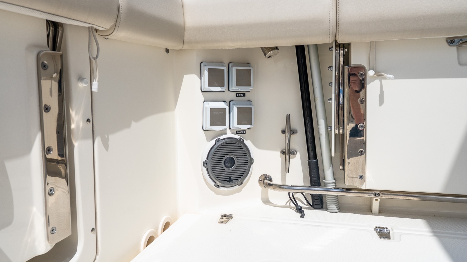 2020 Boston Whaler 325 Conquest