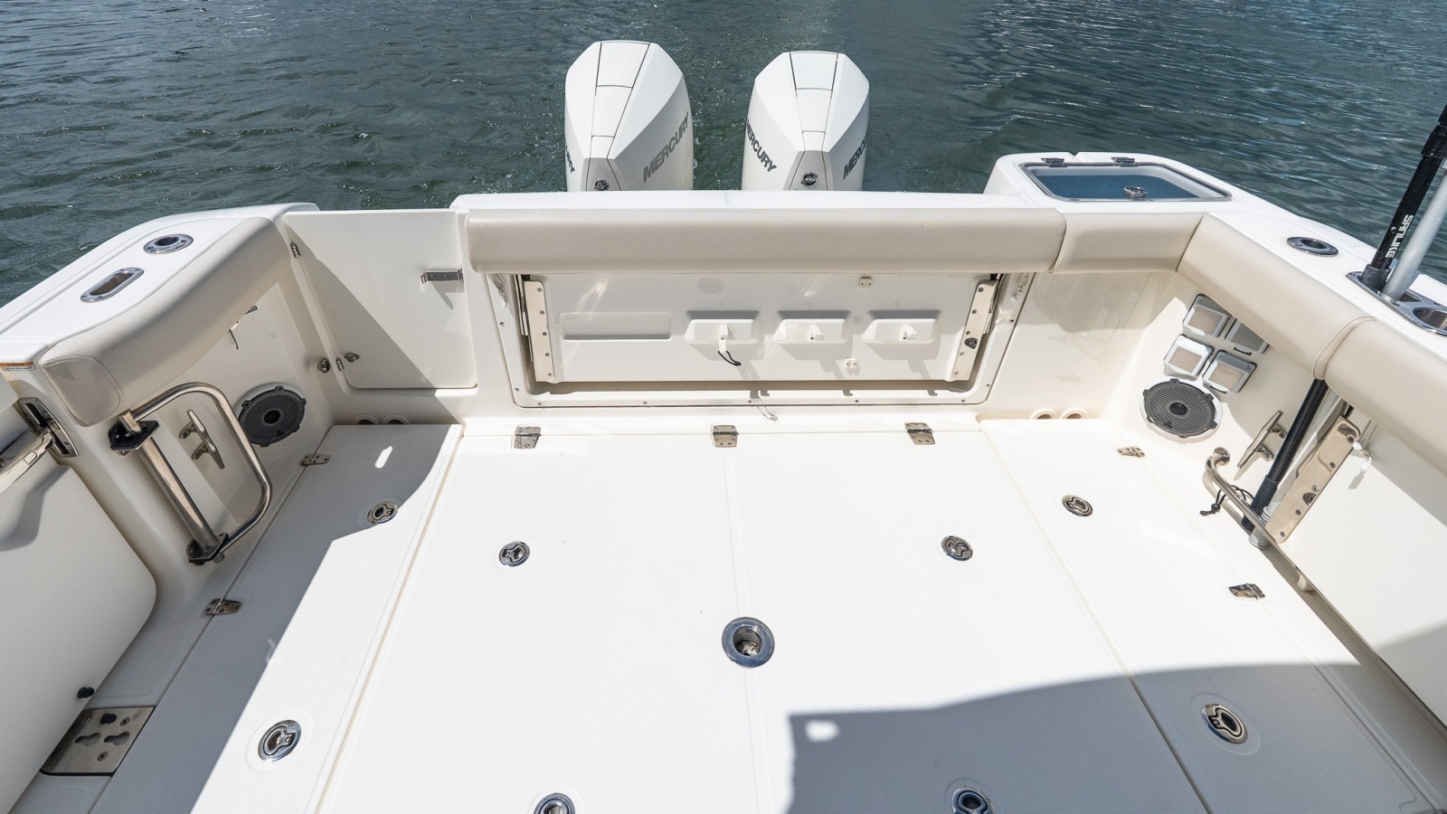 2020 Boston Whaler 325 Conquest