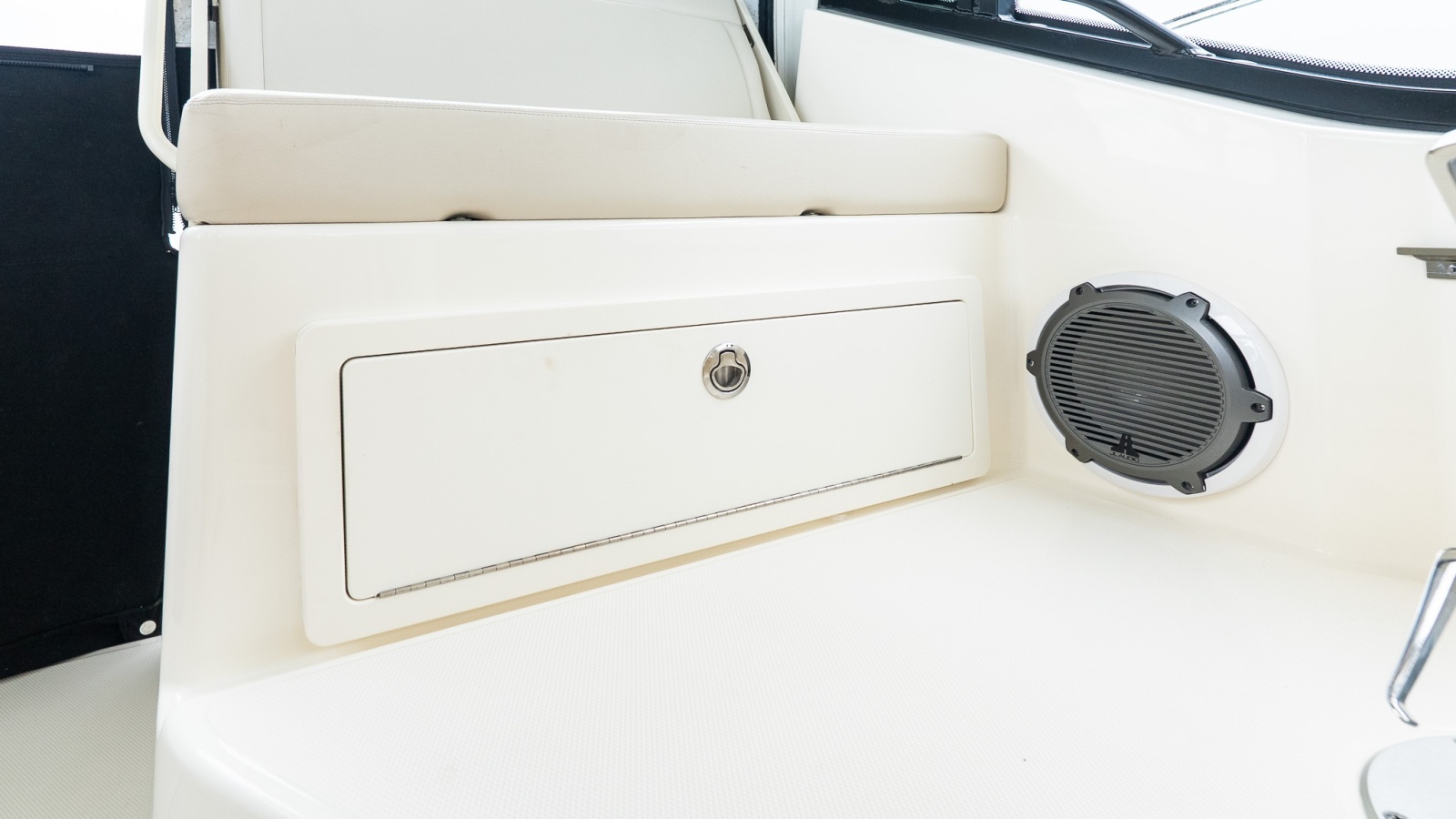 2020 Boston Whaler 325 Conquest