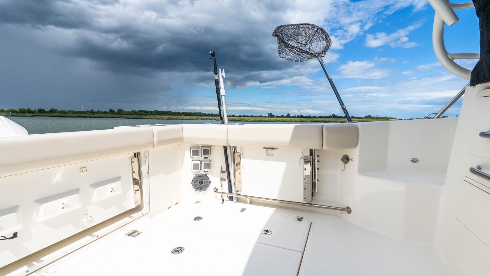 2020 Boston Whaler 325 Conquest