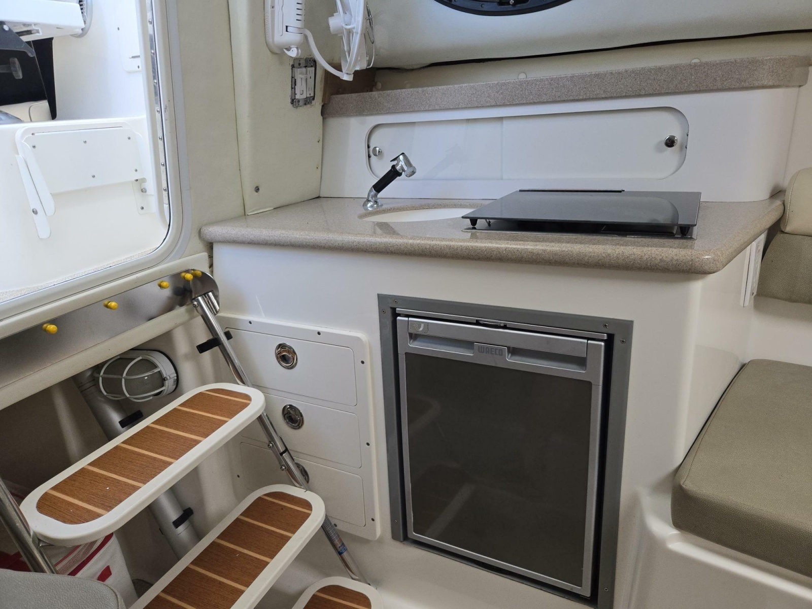 2009 Century 2400 Walkaround