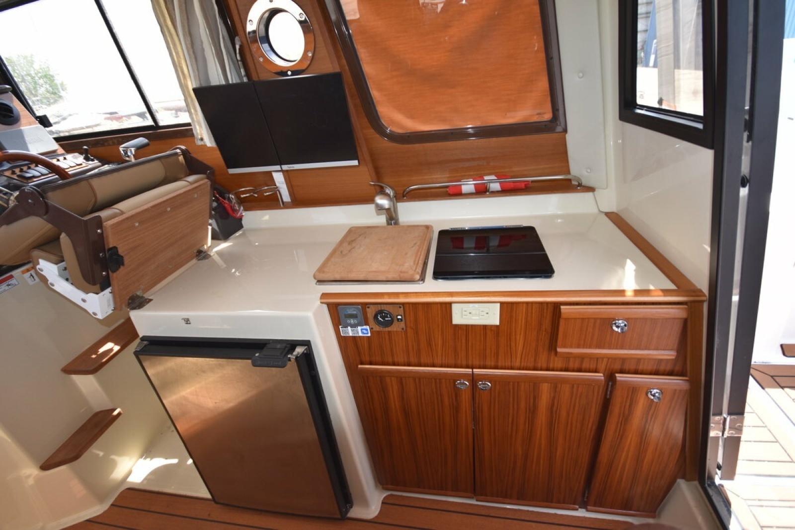 Tugging Along 25ft Ranger Tugs Yacht For Sale