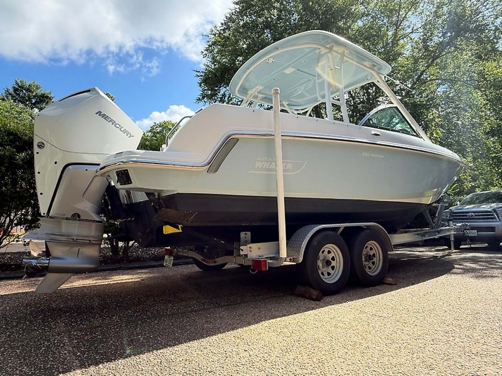 2020 Boston Whaler Vantage 230