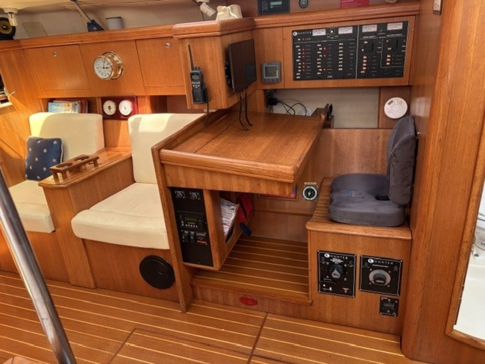 2002 Hunter 466