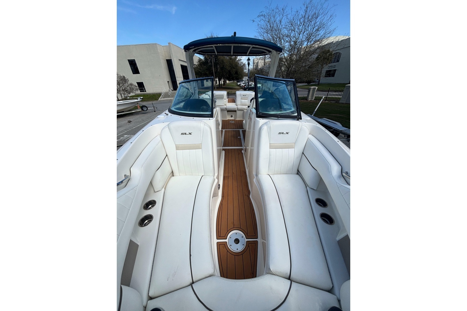 JUST ADD WATER 27ft Sea Ray Yacht For Sale
