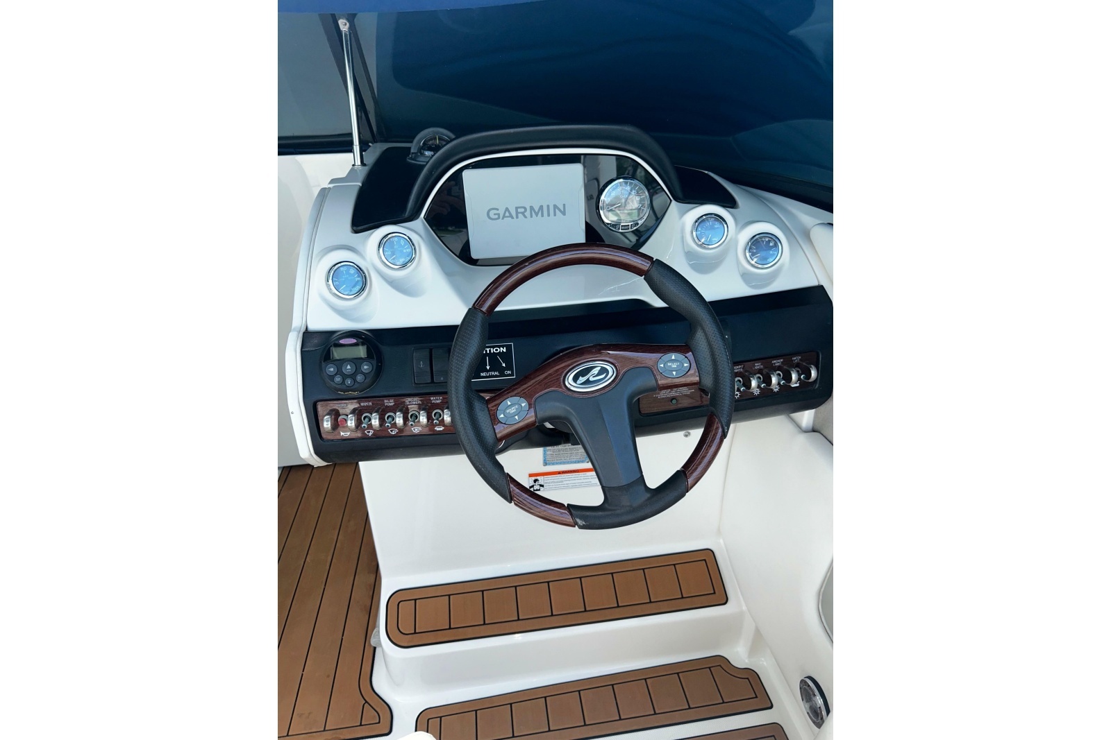 JUST ADD WATER 27ft Sea Ray Yacht For Sale