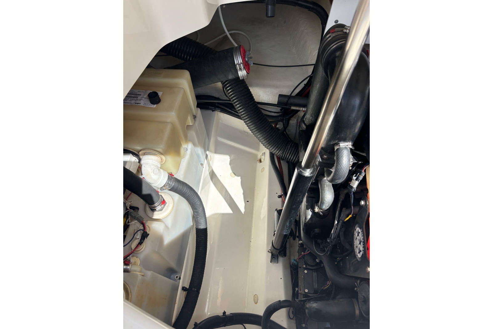 JUST ADD WATER 27ft Sea Ray Yacht For Sale
