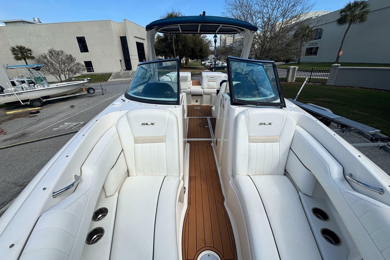 JUST ADD WATER 27ft Sea Ray Yacht For Sale