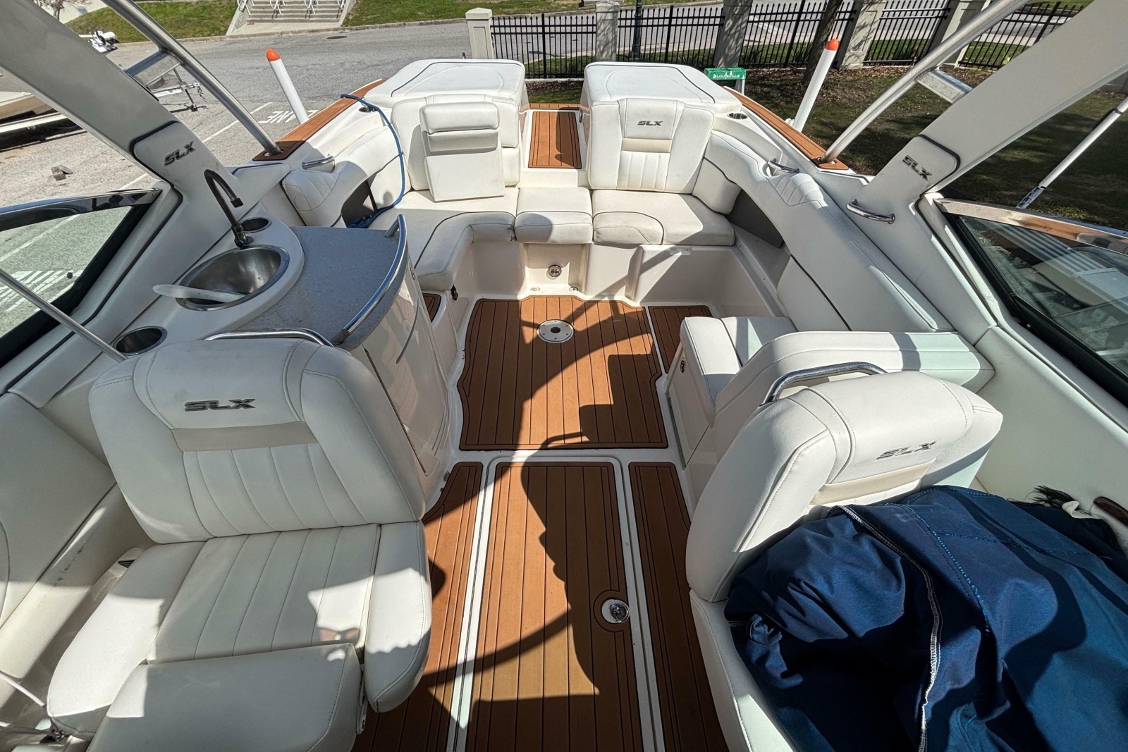 JUST ADD WATER 27ft Sea Ray Yacht For Sale