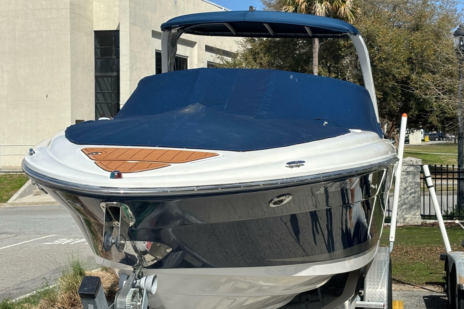 JUST ADD WATER 27ft Sea Ray Yacht For Sale