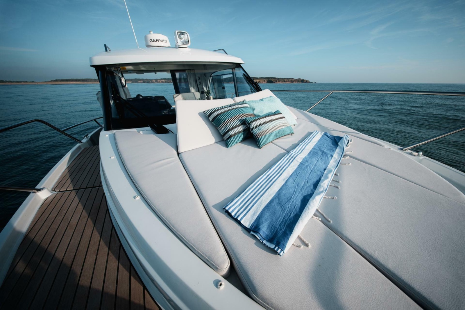 2027 Beneteau Antares 9