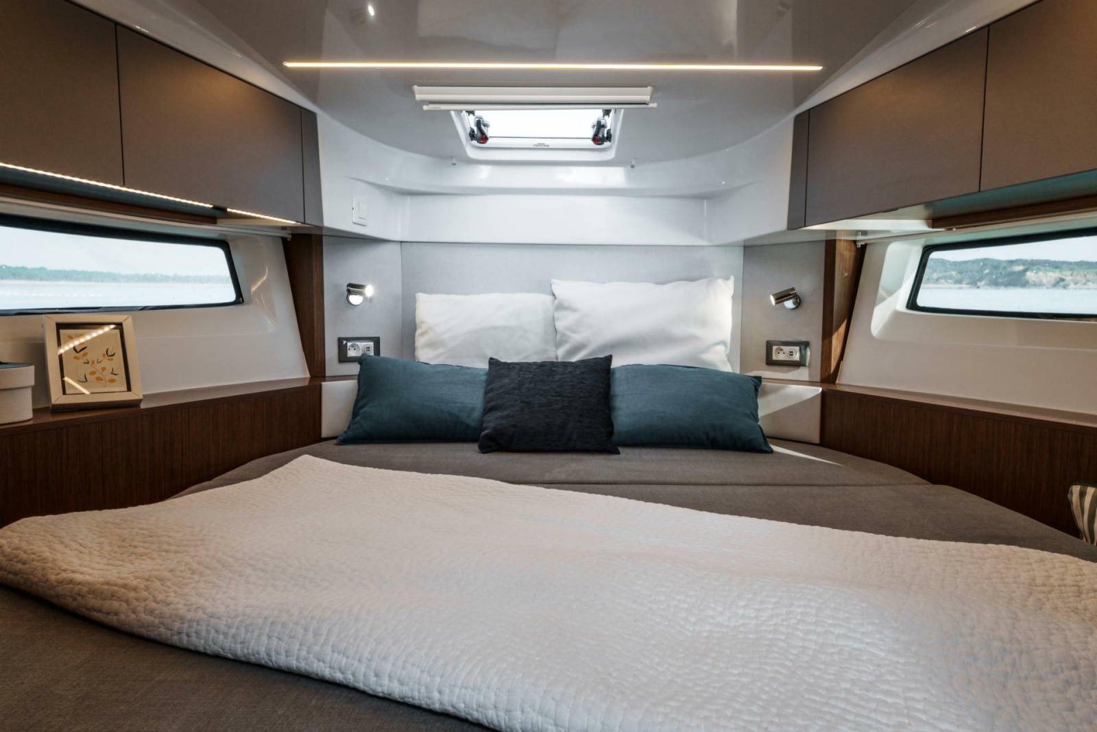 2027 Beneteau Antares 9