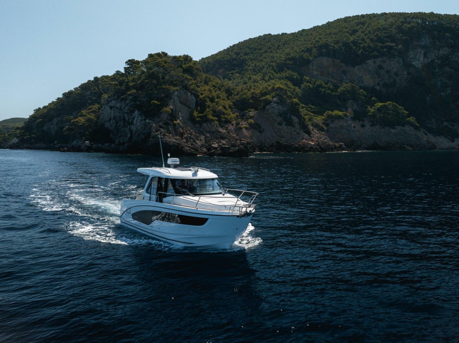 2027 Beneteau Antares 9